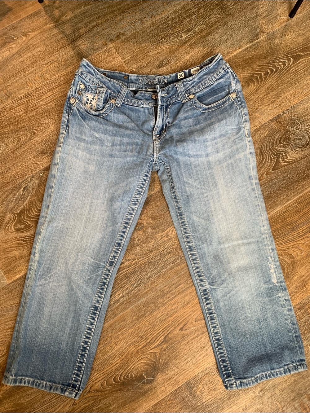 #91 Miss Me Light Wash Cropped Capri Jeans